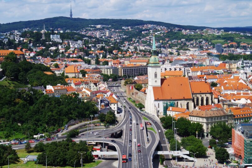 Tipy autopožičovní v Bratislave – najlepšie spoločnosti na prenájom áut