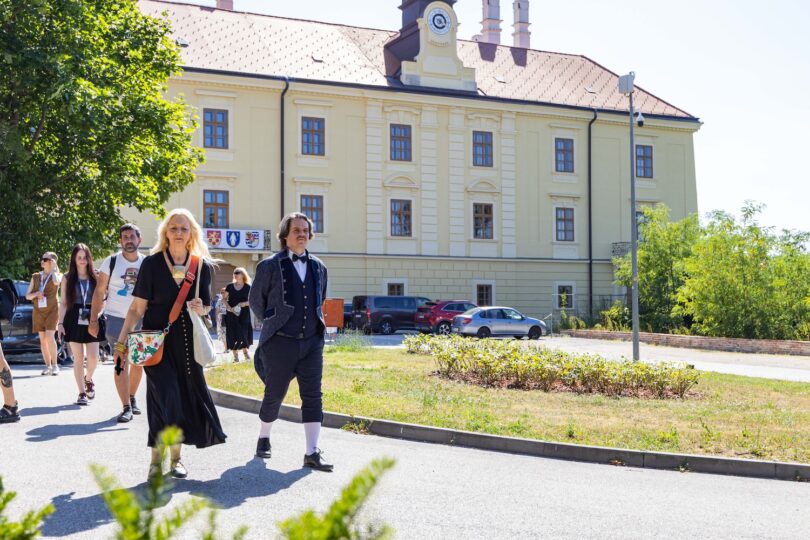 Preskúmajte okolie Piešťan výletným autobusom HOP&CHILL