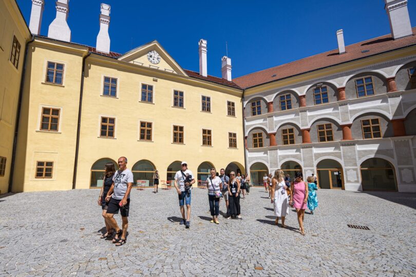 Preskúmajte okolie Piešťan výletným autobusom HOP&CHILL