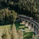 Semmeringská železnica a výstup na najvyšší vrch Dolného Rakúska.