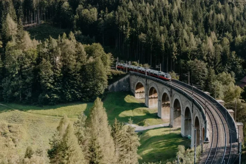 Semmeringská železnica a výstup na najvyšší vrch Dolného Rakúska.