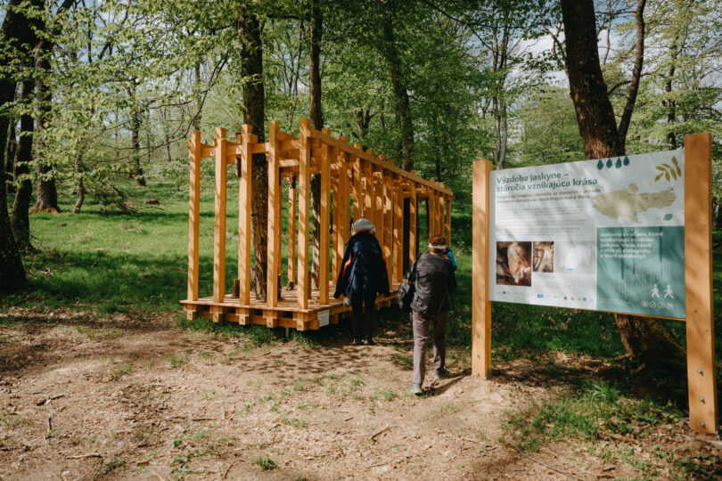 Náučný chodník Smolenický kras rozšírili o interaktívne herné prvky