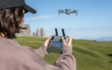 Ako si vybrať dron v roku 2026: od prvého hobby drona až po stroj na profi zábery