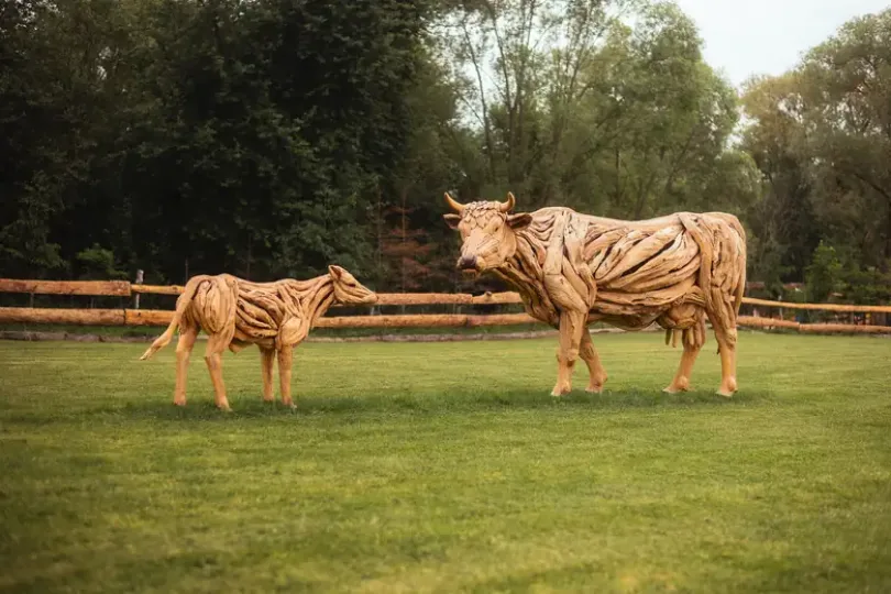 Woodlandia Liptov: Nový rodinný park s obrími sochami zvierat z naplaveného dreva