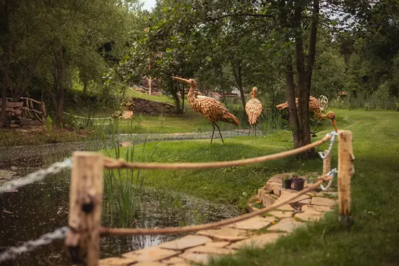 Woodlandia Liptov: Nový rodinný park s obrími sochami zvierat z naplaveného dreva